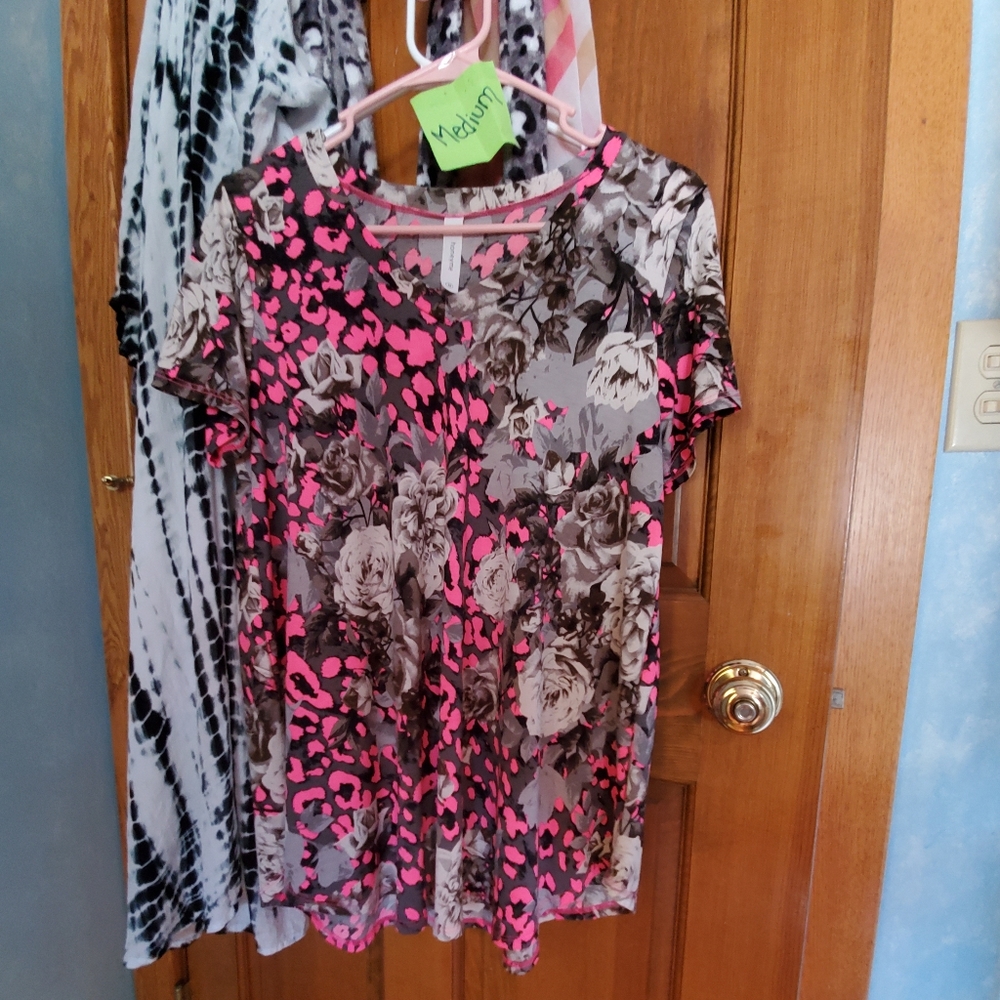 Medium honey me brand top slinky fabric